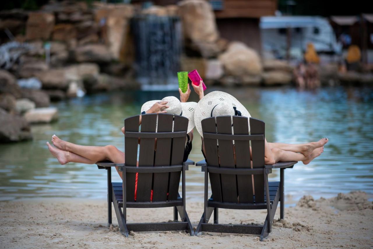 Natura Treescape Resort 위스콘신 델즈 외부 사진