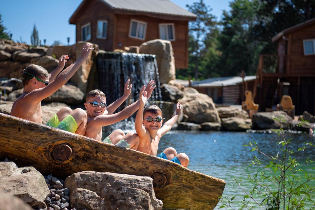 Natura Treescape Resort 위스콘신 델즈 외부 사진