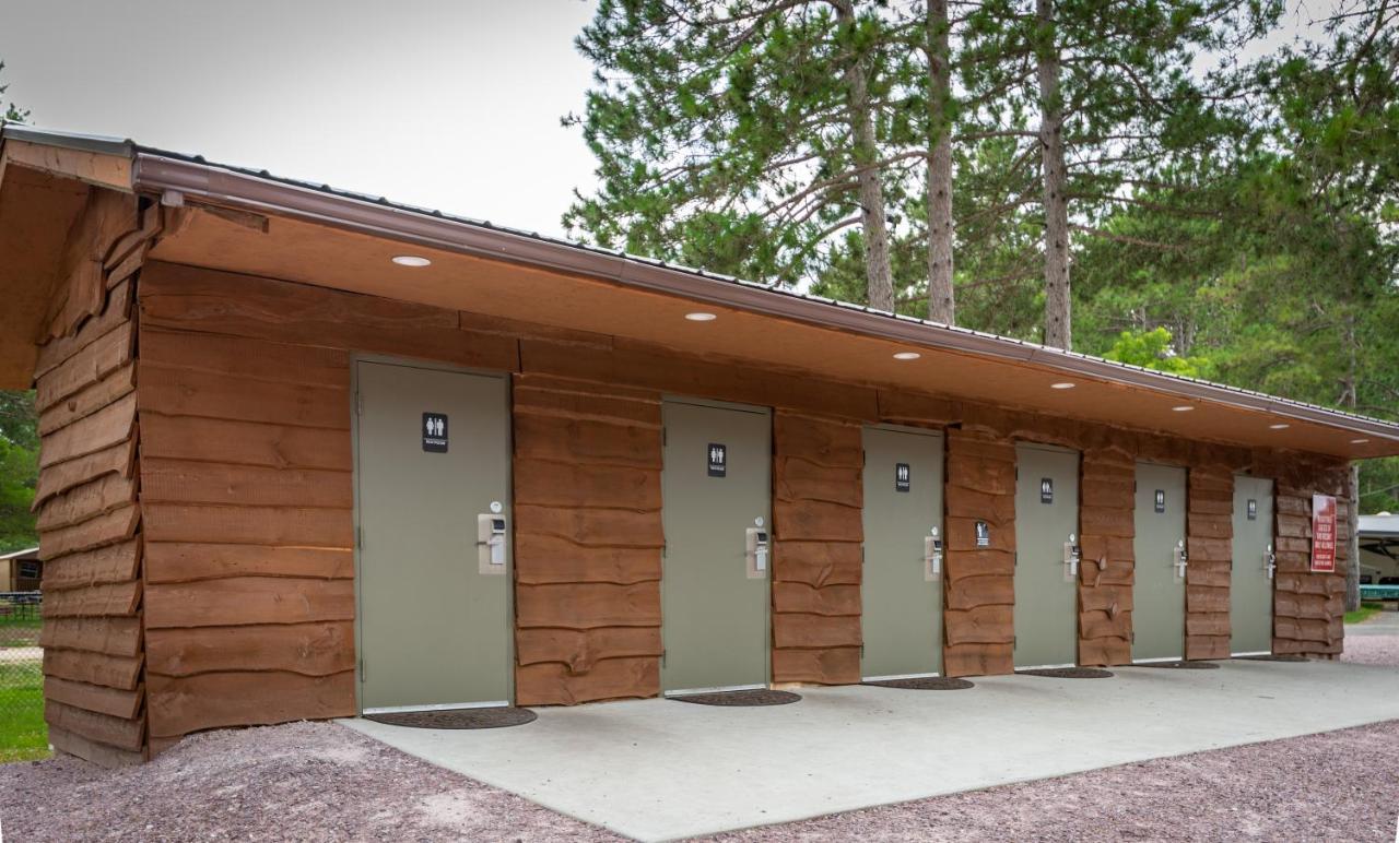 Natura Treescape Resort 위스콘신 델즈 외부 사진